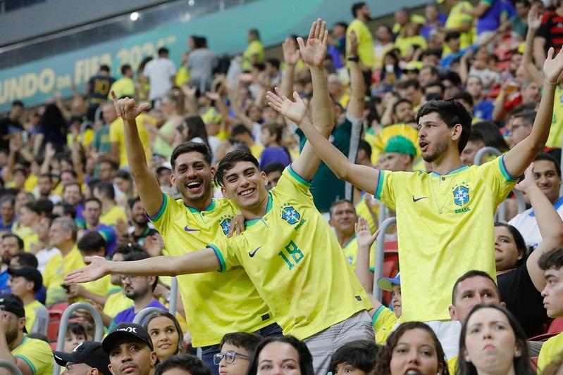 Capa da notícia: Servidores do DF terão saída antecipada em dias de jogo do Brasil